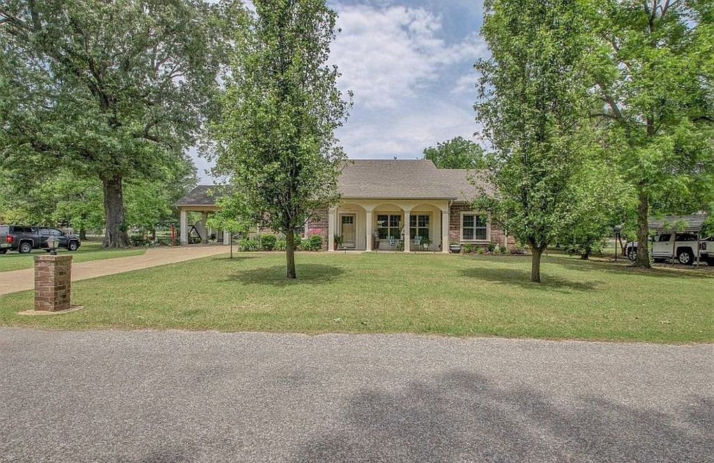 1008 W Curran St - Property Image