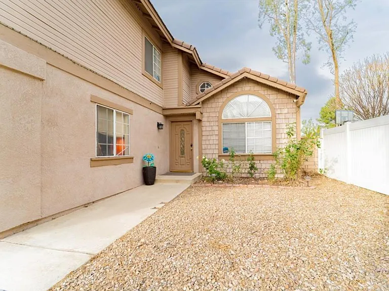 13584 E Sutter Ct — Photo 2
