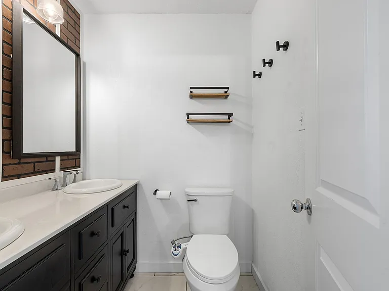 1222 Haines Dr — Photo 11