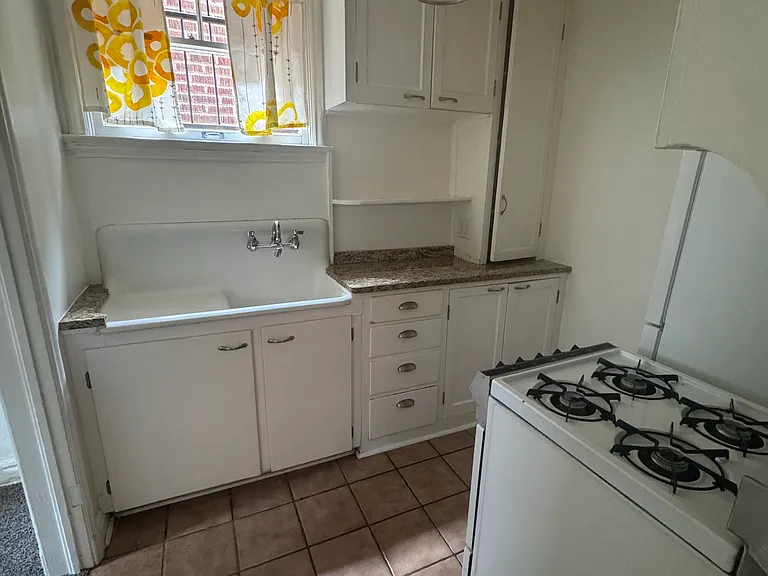 931 N Emerson St #9 — Photo 15