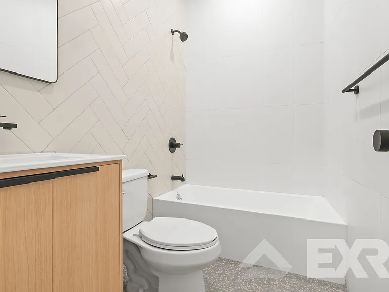 271 E 28th St #3D — Photo 4