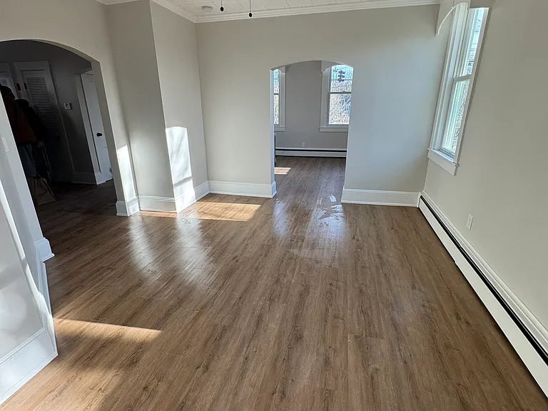 643 Center St — Photo 7