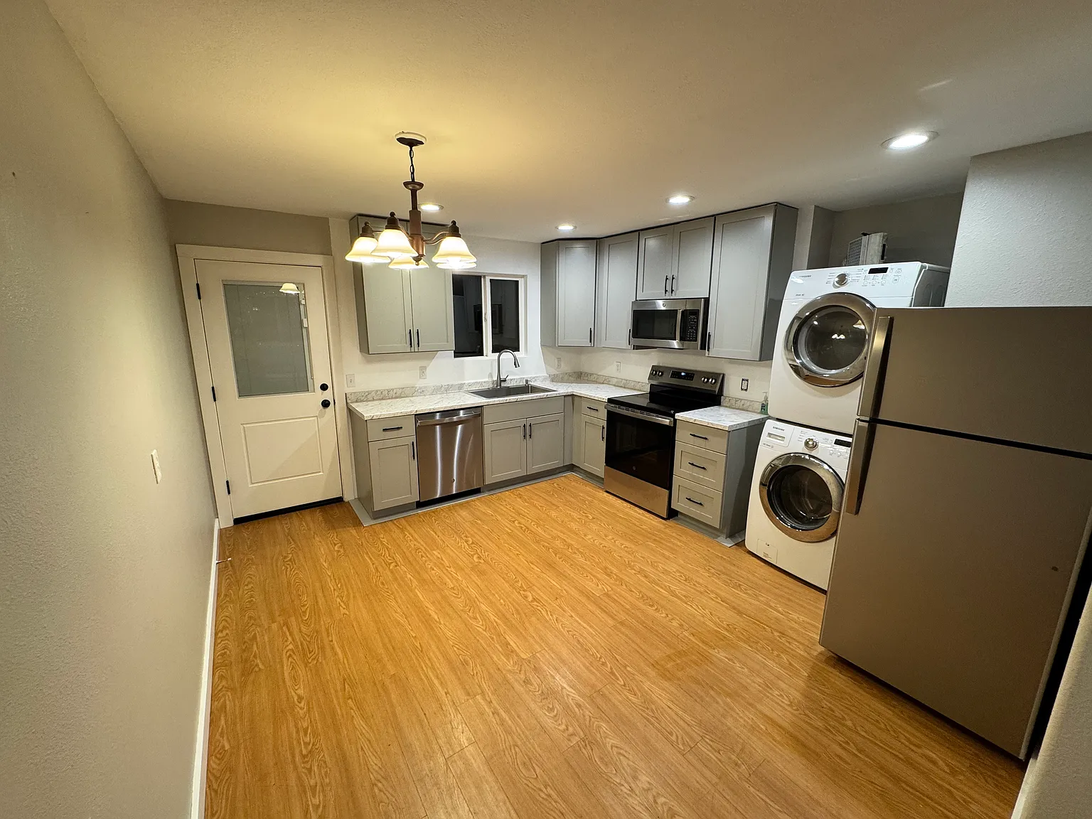 2 bed, 750 sqft, $2,150 — Photo 4