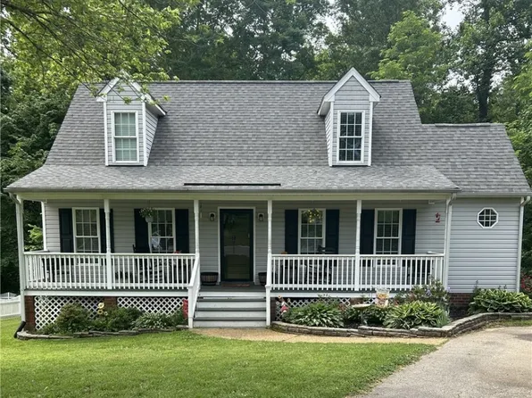 2755 Knobbly Ct, Chester, VA 23831