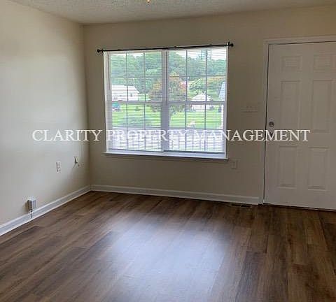 3rd image of 122 Ashley Ct NE