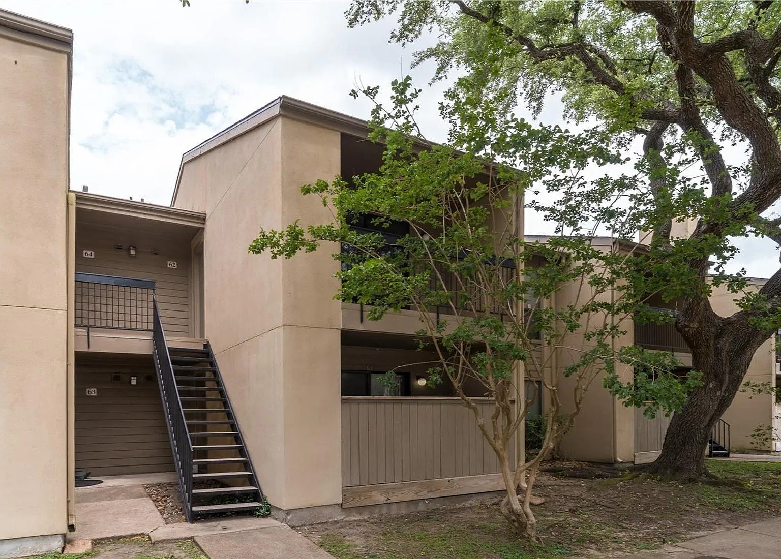 1 bed, 1.0 bath, 592 sqft, $875 — Photo 1