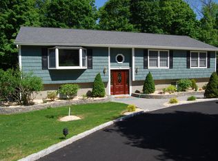 11 Fassitt Dr, Mahopac, NY 10541