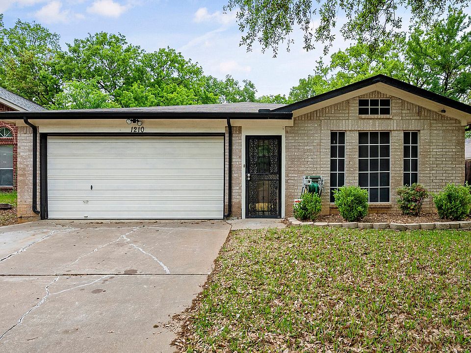 1st image of 1210 Cardinal Oaks Dr