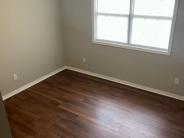 119 Lambert Dr — Photo 9
