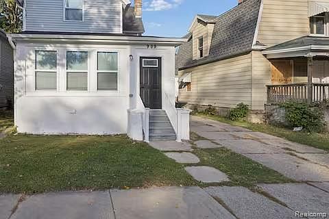 3rd image of 909 N Pine St