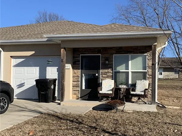 900 Riffle Dr, Pleasant Hill, MO 64080