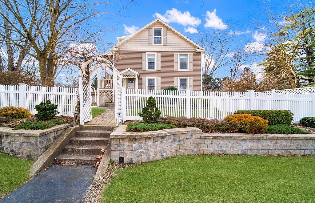 14 Leonard St, Agawam, MA 01001 Zillow