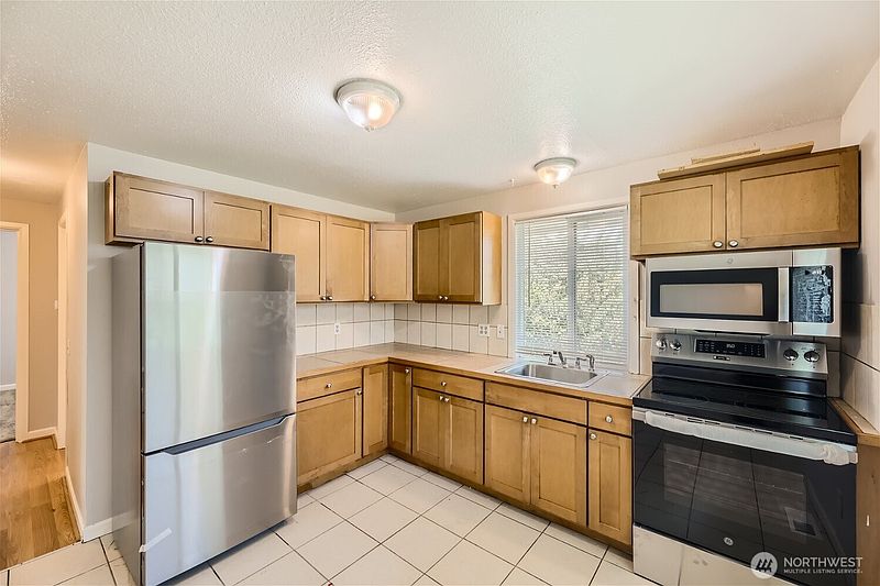 5th image of 9253 3rd Avenue NW