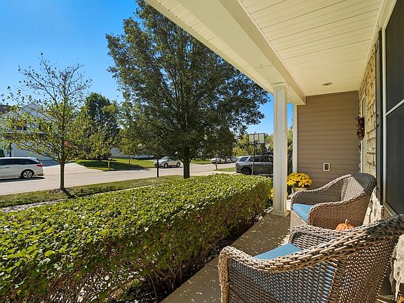 3rd image of 684 Kentucky Cir