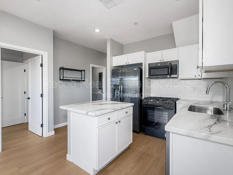 2394 W Jewett St #2392 — Photo 4