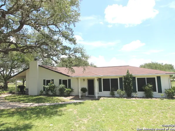 137 Big Oak Drive, Adkins, TX 78101