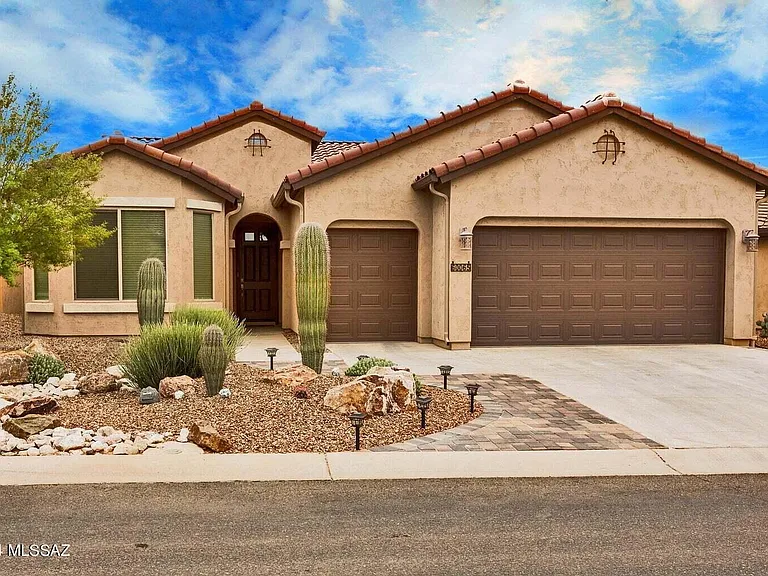 60065 E Arroyo Vista Dr — Photo 1