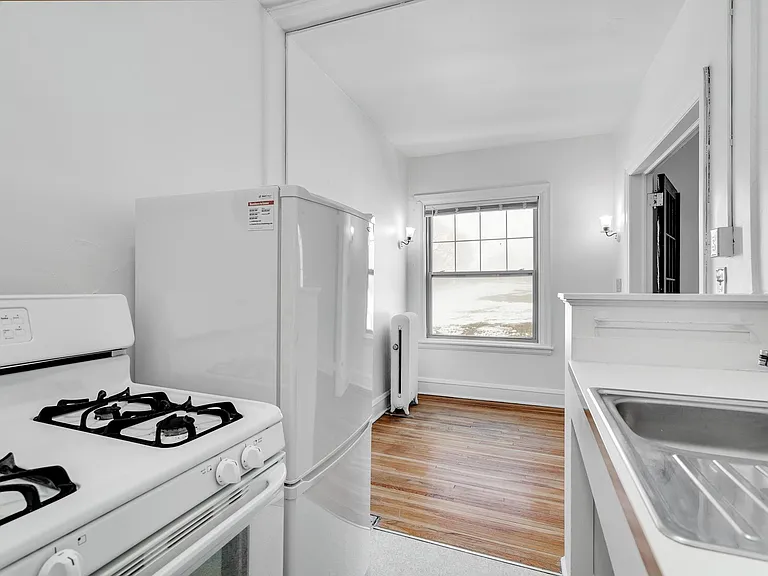 Summit Hill Apartments — Photo 21