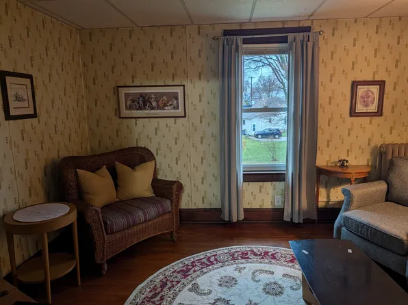 925 Wayne St #2, Saint Joseph, MI 49085