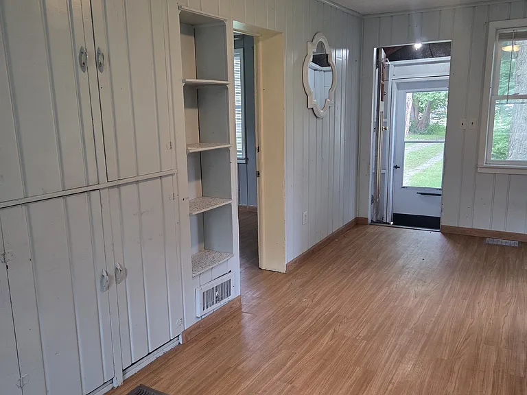 145 S Burgess St — Photo 9