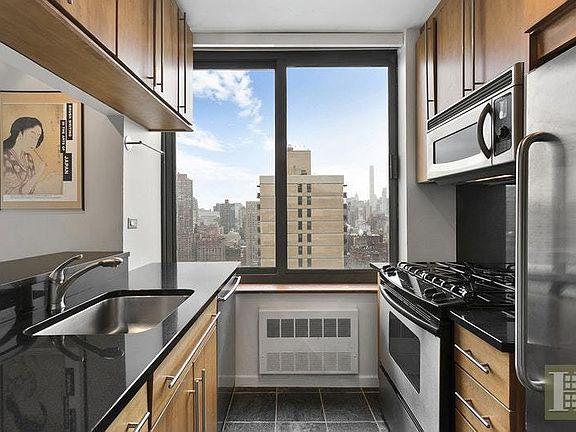 4th image of 1632 2nd Ave #2801
