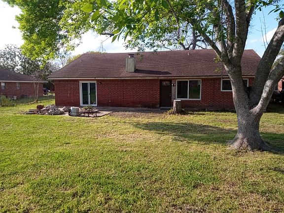 3rd image of 209 Basswood St