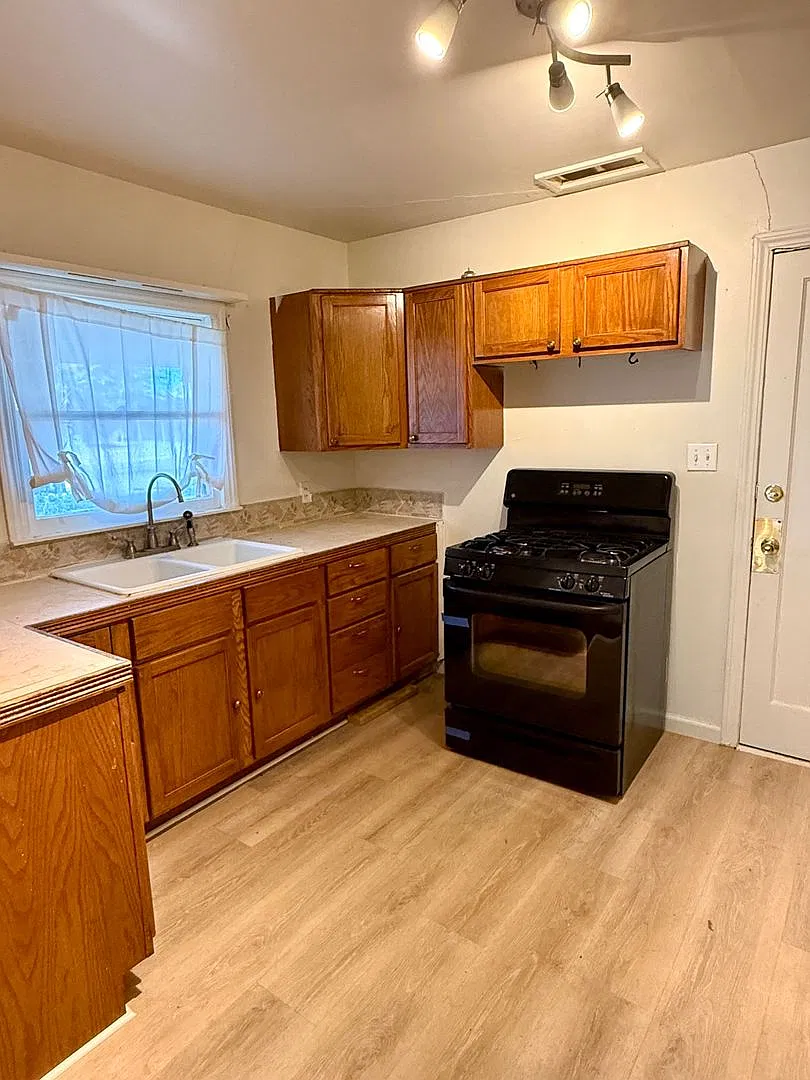 3 Bedroom 1 Bath House Coming Soon! — Photo 3