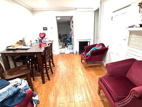 4th image of 431 Pine St