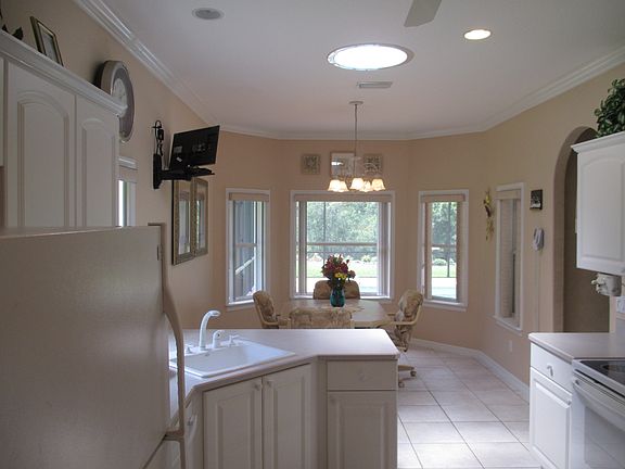 3rd image of 12 Eastland Ln