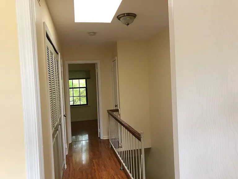 403 Maplecrest Rd — Photo 6