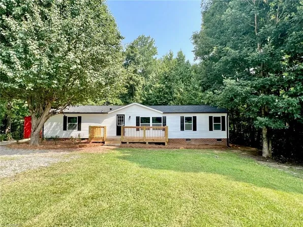 6714 Kerr Dr, Randleman, NC 27317