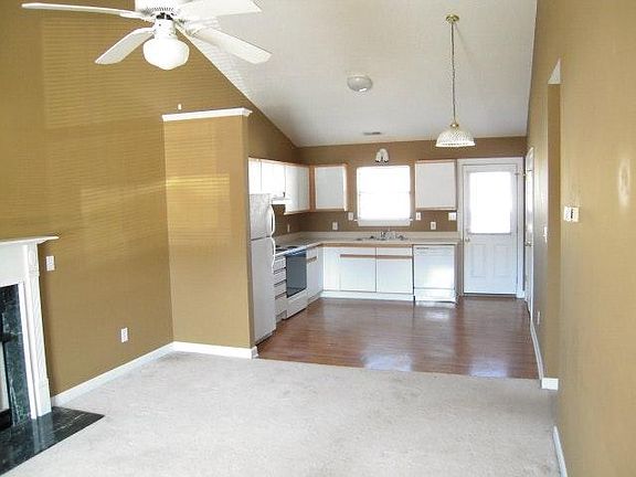 3rd image of 216 Wyndham Cir #A