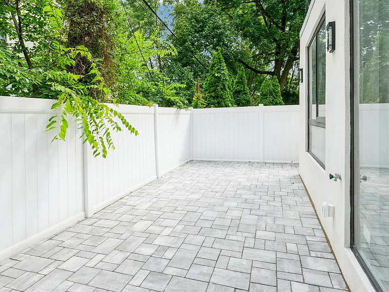 32 Jones St #403 — Photo 47