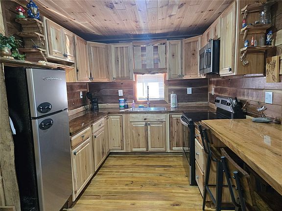 4th image of 389 Winslow Hill Rd