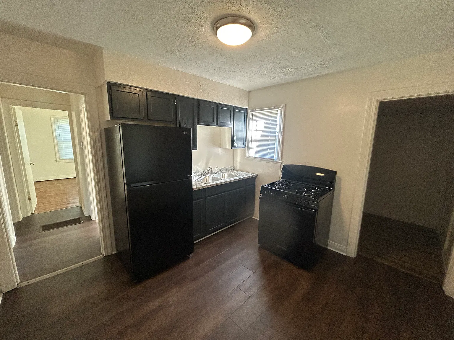 2 bed, 1044 sqft, $950 — Photo 4