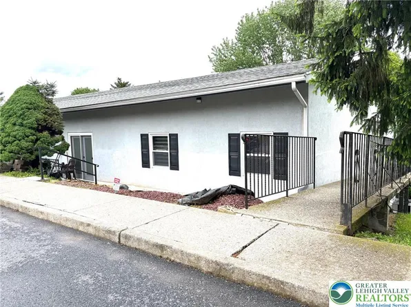 3300 Quarry St APT B2, Whitehall, PA 18052