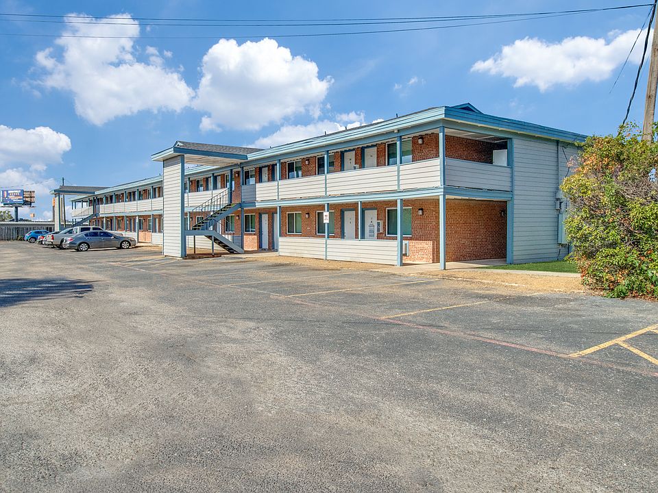 1st image of 520 Deshong Dr #27