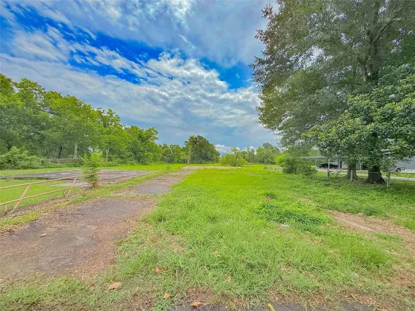 1227 Dupont Dr, Orange, TX 77630