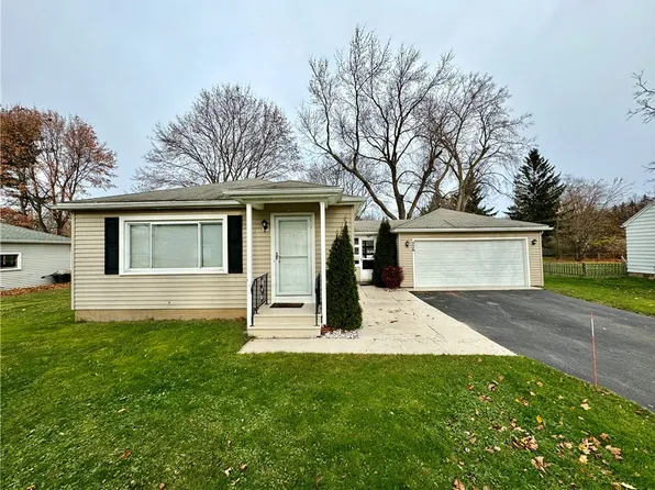 526 Klem Rd, Webster, NY 14580
