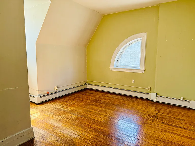 469 Whitney Ave #8 — Photo 18