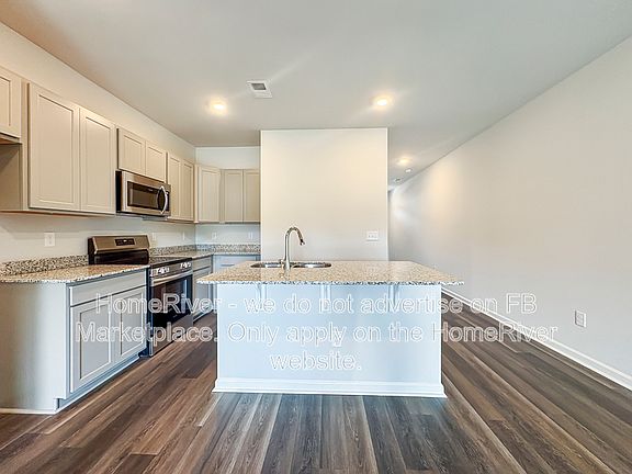 5th image of 351 Sandridgebury Dr