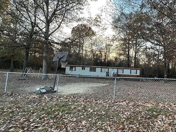 3rd image of 230 Hollow Dr