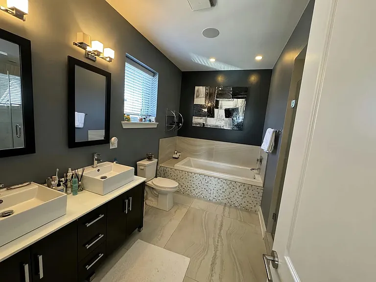 1327 W Grand Ave #3W — Photo 4