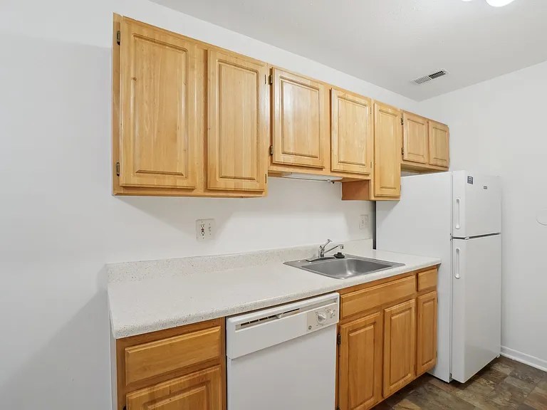 Kimberly Club Apartments — Photo 66