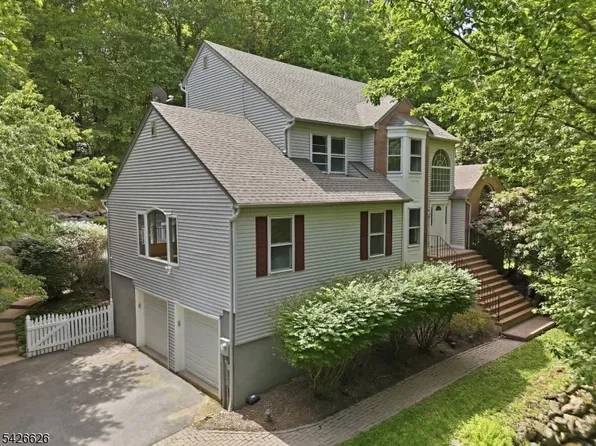 20 Indian Run Rd, Washington Twp., NJ 07853