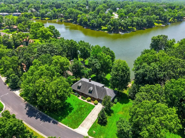 528 N Cedar Lake Dr W, Columbia, MO 65203