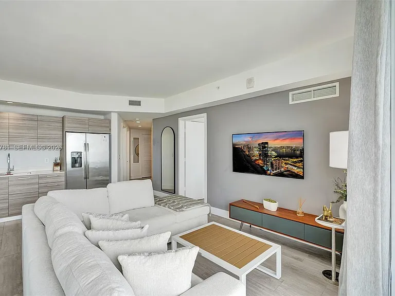 121 NE 34th St #2809 — Photo 3