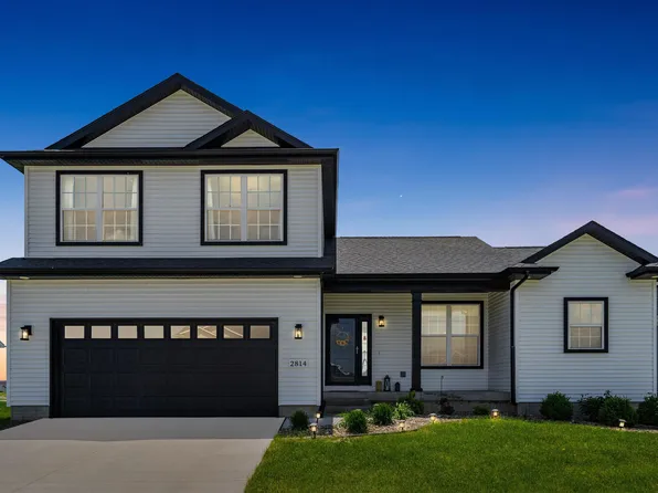 2814 Maple Grove Dr, Cedar Falls, IA 50613