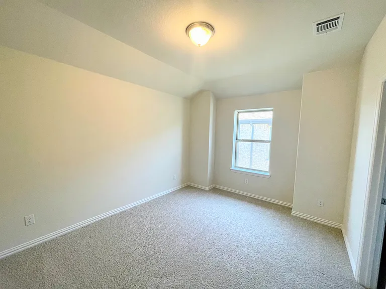 3201 Riverlawn Dr — Photo 24