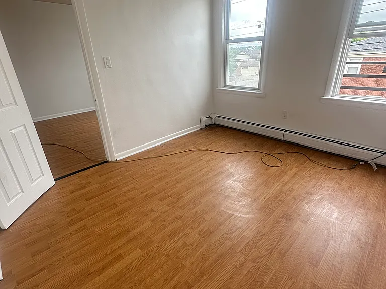 300 Kingsland Ave #2 — Photo 9